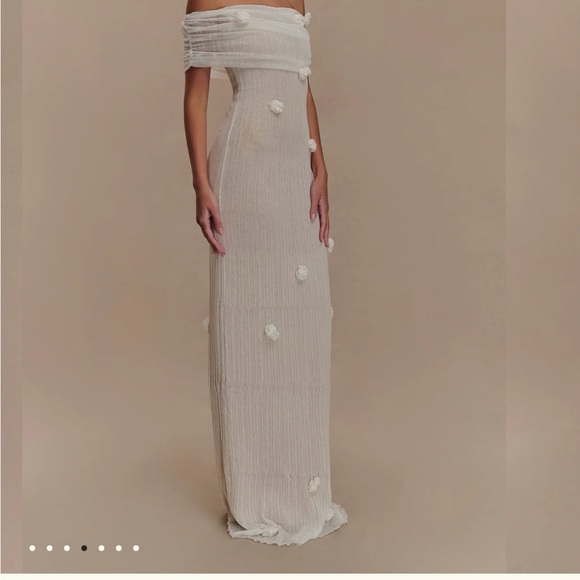 Meshki Strapless White Dress with Textured Accents - Picture 2 of 3